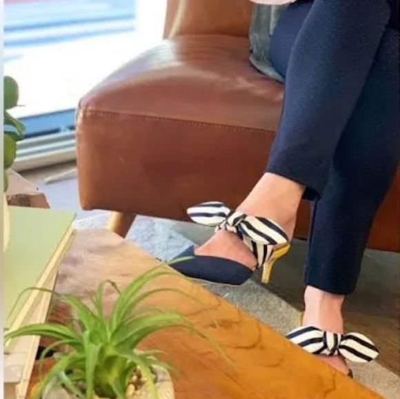 CAbi Bow Kitten Heel Mules - 7M - Picture 8 of 8